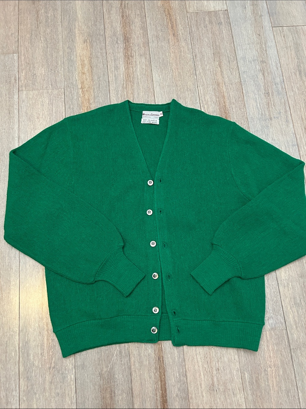 Vtg wells coverly Green  100% Alpaca Green V-Neck Button Cardigan Sweater Austri